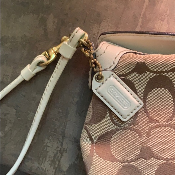Coach wristlet - Picture 3 of 4